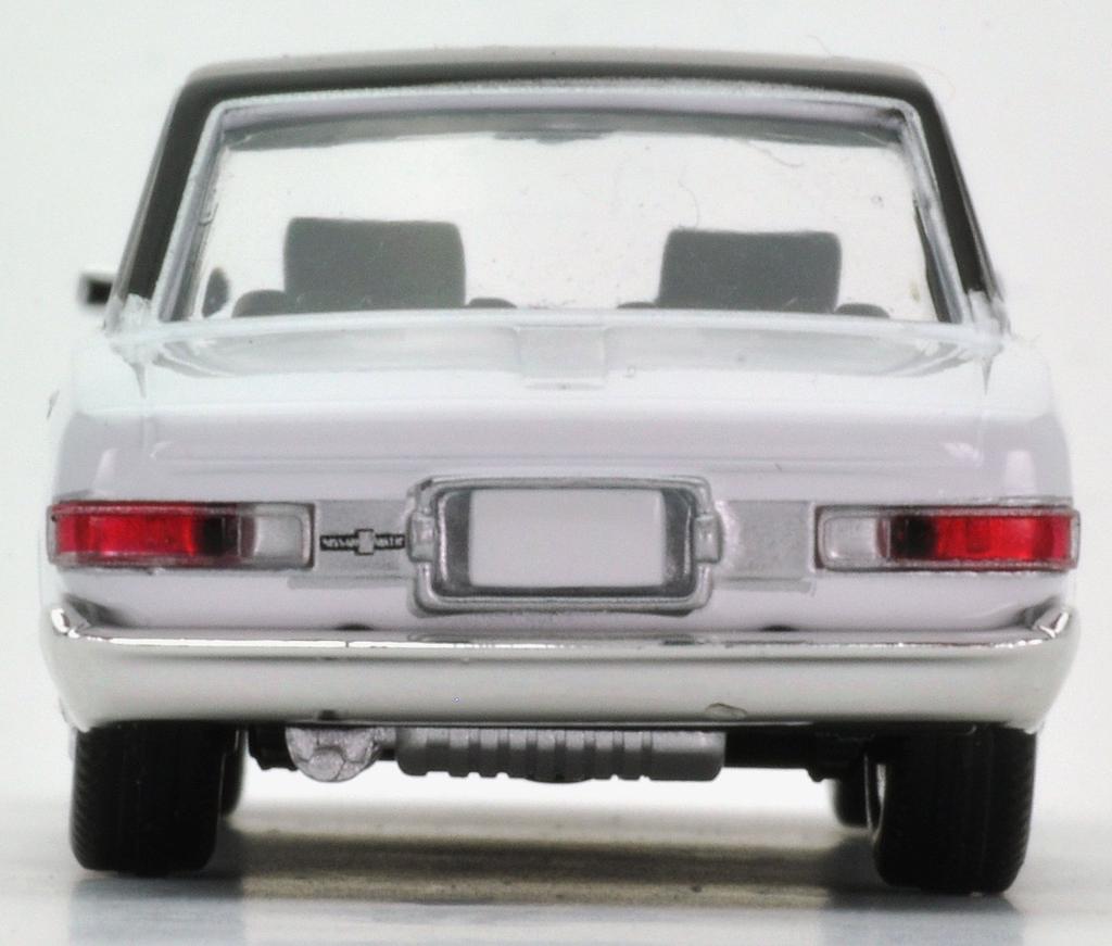 Tomica Limited Vintage Nissan President B Спецификация Завершенный продукт 1/64 LV-164b (Белый черный)