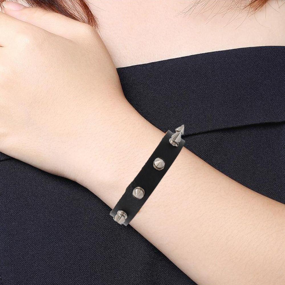 Готический черный браслет из искусственной кожи с заклепками и шипами