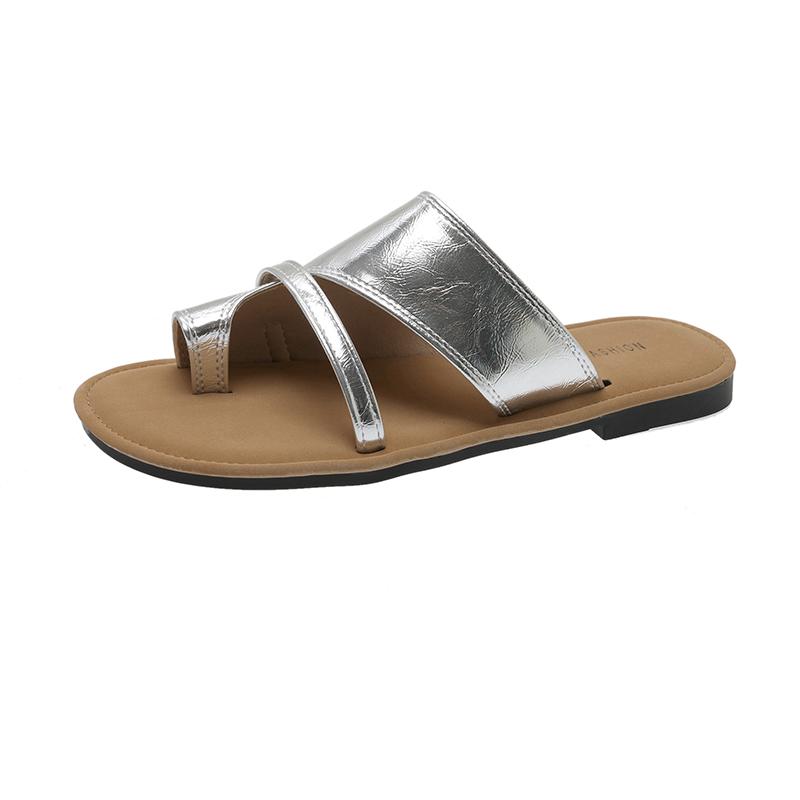 2024 Обувь для женщин Горячие продажи Низкие резиновые шлепанцы Женские тапочки Лето Женские пляжные Плоский стиль Скандал Ретро Рим