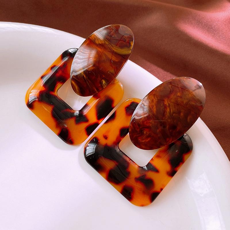 Maillard Coffee Retro Heart Hong Kong Style Versatile Stud Earrings - Niche Fashion Design