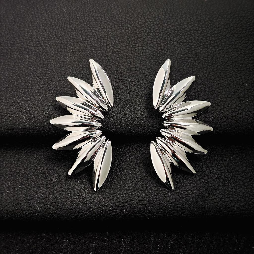 Женские геометрические серьги европейского и американского качества: Неправильные круги, ретро-металлические листья, бабочки и квадраты.