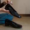 Новые универсальные и удобные одинарные туфли в британском стиле для женщин, на низком каблуке, с косым квадратным носком, блестящие и модные туфли для бабушек