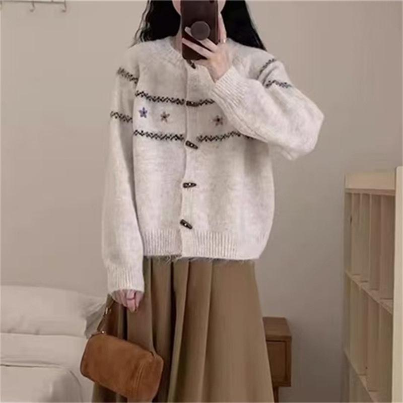 Autumn-Winter Women's Knit Cardigan: Round Neck, Horn Button, Embroidered, Casual, Versatile, Forest Style, Japanese-Korean Flair.