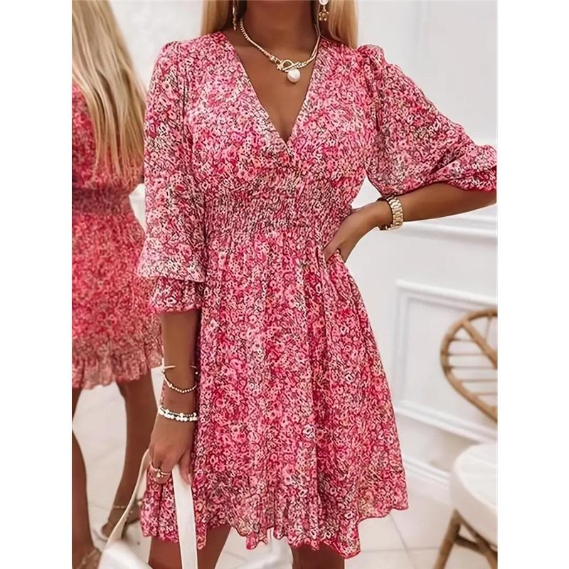 Юбка средней длины, пуловер с бохо-принтом и короткими рукавами, цветочное платье