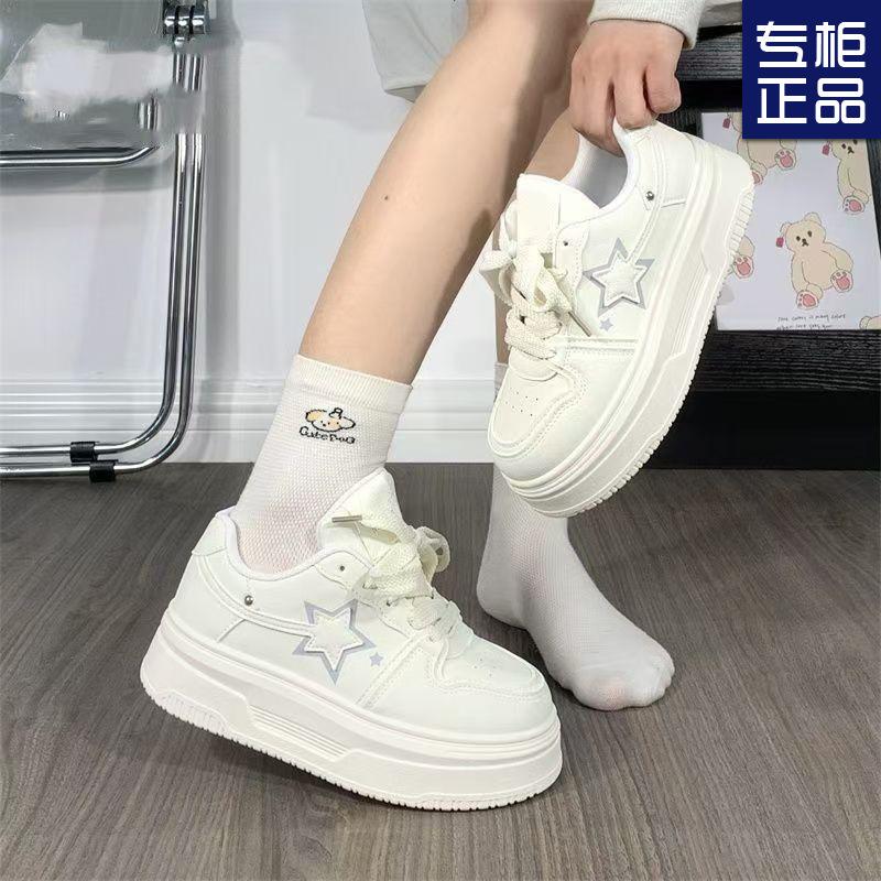 2025 новые универсальные популярные маленькие белые туфли весенне-осенняя обувь женская юбка звезды легкие и удобные студенческие туфли