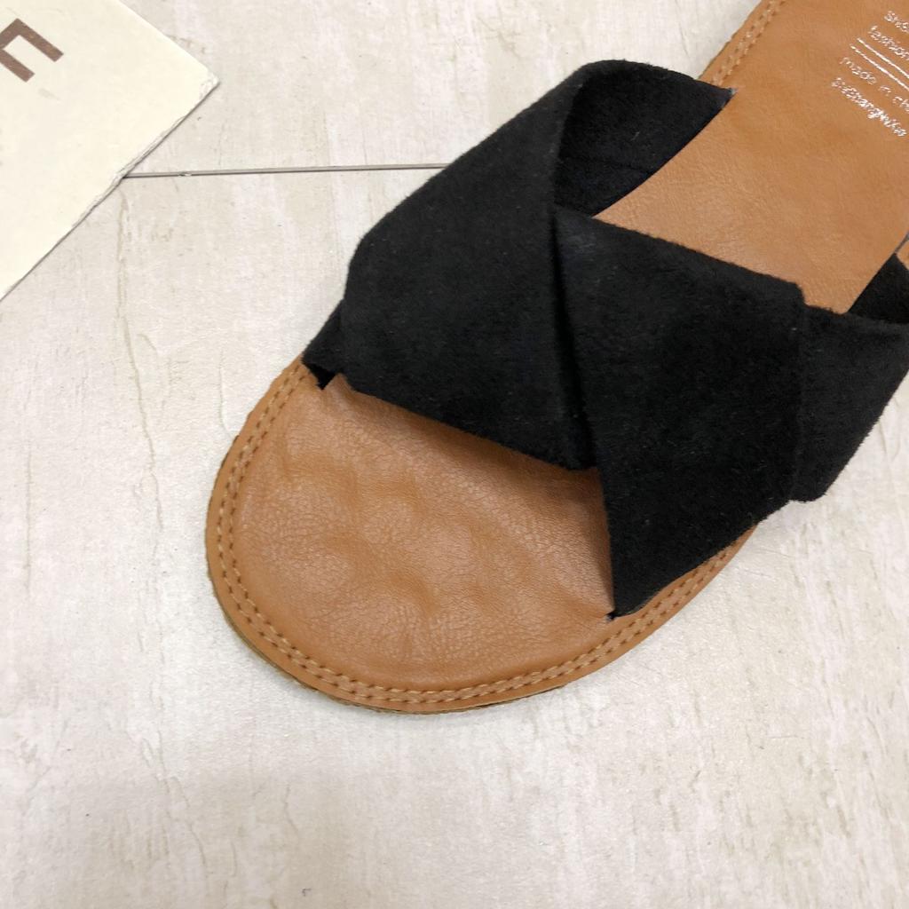 Cross Slippers Women's Summer Outer Wear 2025 New Fashion Outer Wear Beach Slippers Flat Bottom Internet Celebrity Cross Cool Slippers Women