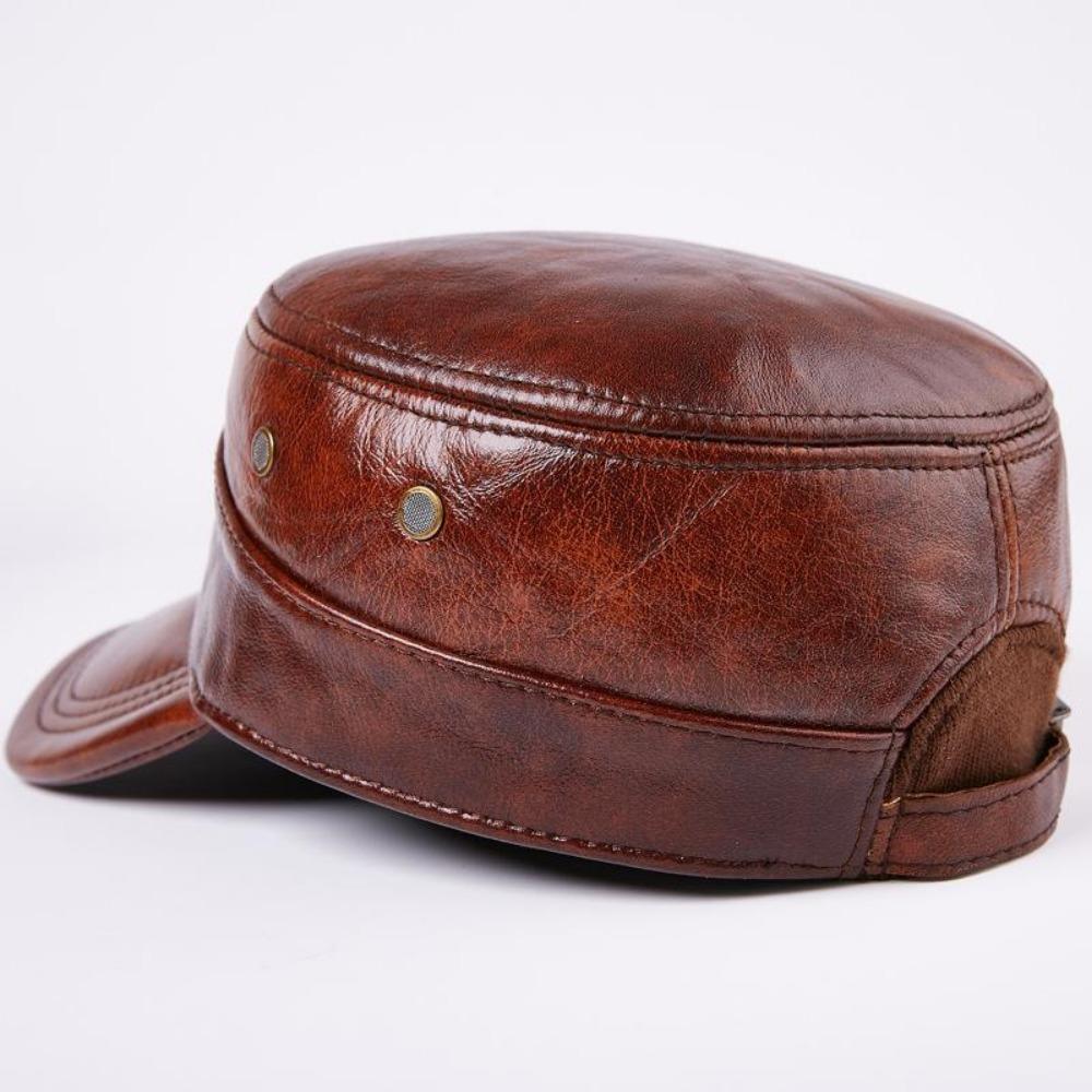 Кожаная бейсболка. Первый слой. Кепка из коровьей кожи с плоским верхом. Теплые уши осенью и зимой.