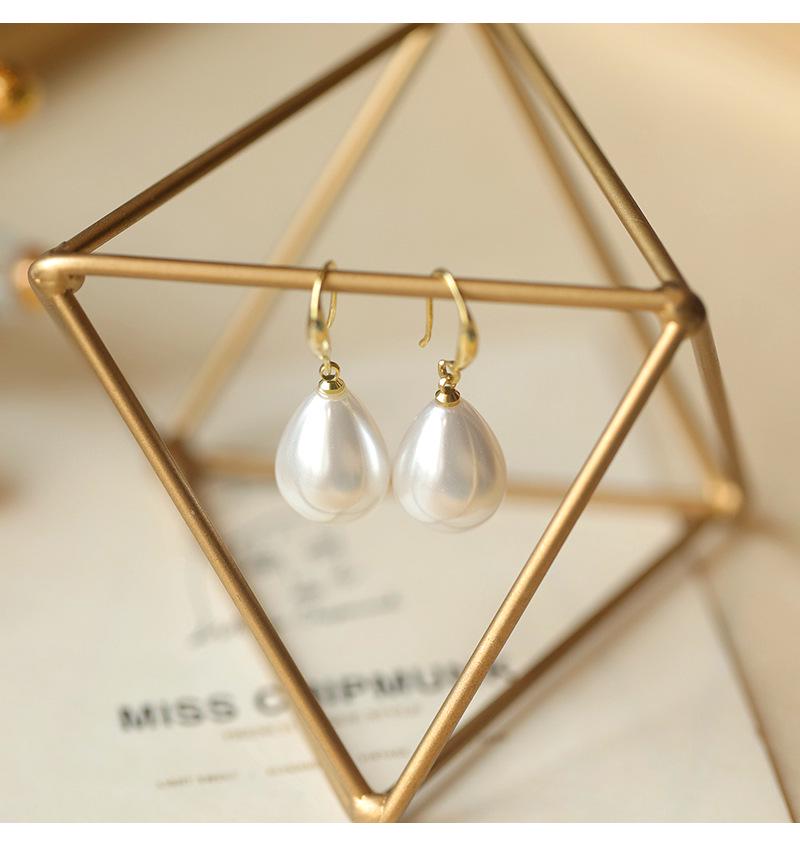 Elegant Zircon Pearl French Retro Luxury Earrings 2025