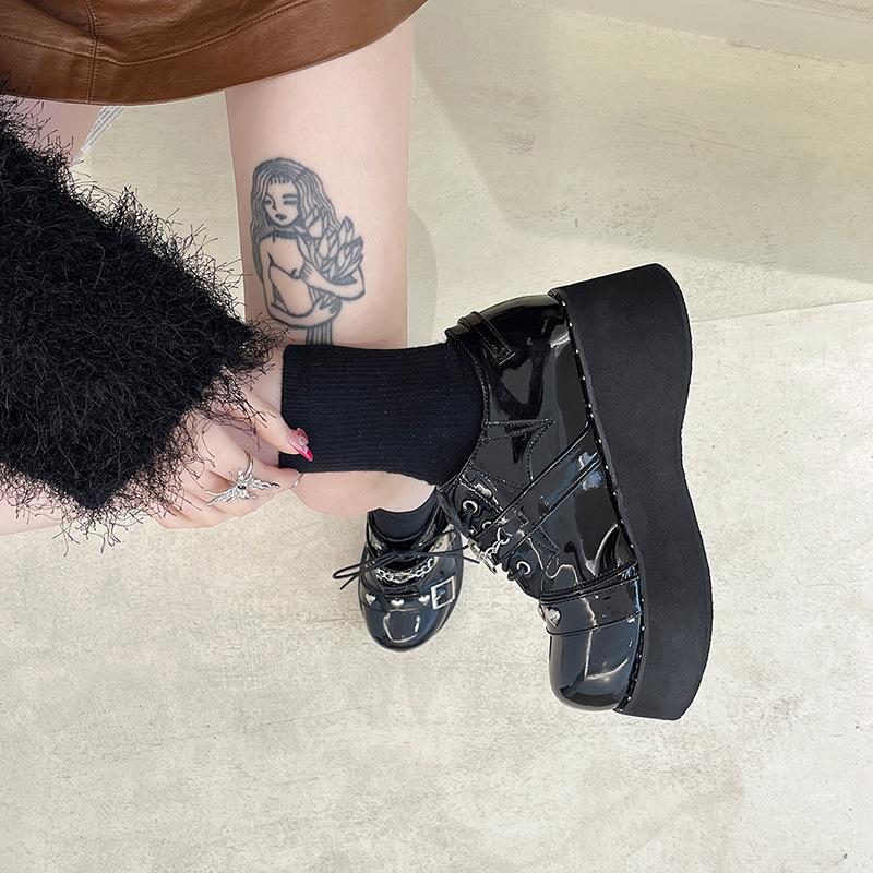 Туфли в стиле панк, женские, на платформе, с металлическими заклепками, темные, летучая мышь, модные, женские туфли-лодочки, на танкетке, бордовые, школьные, студенческие туфли