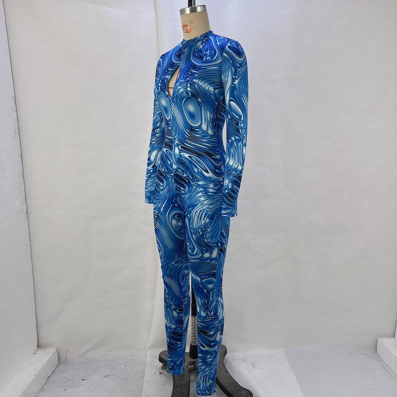 Женский комбинезон с длинными рукавами и открытой спиной на осень и зиму