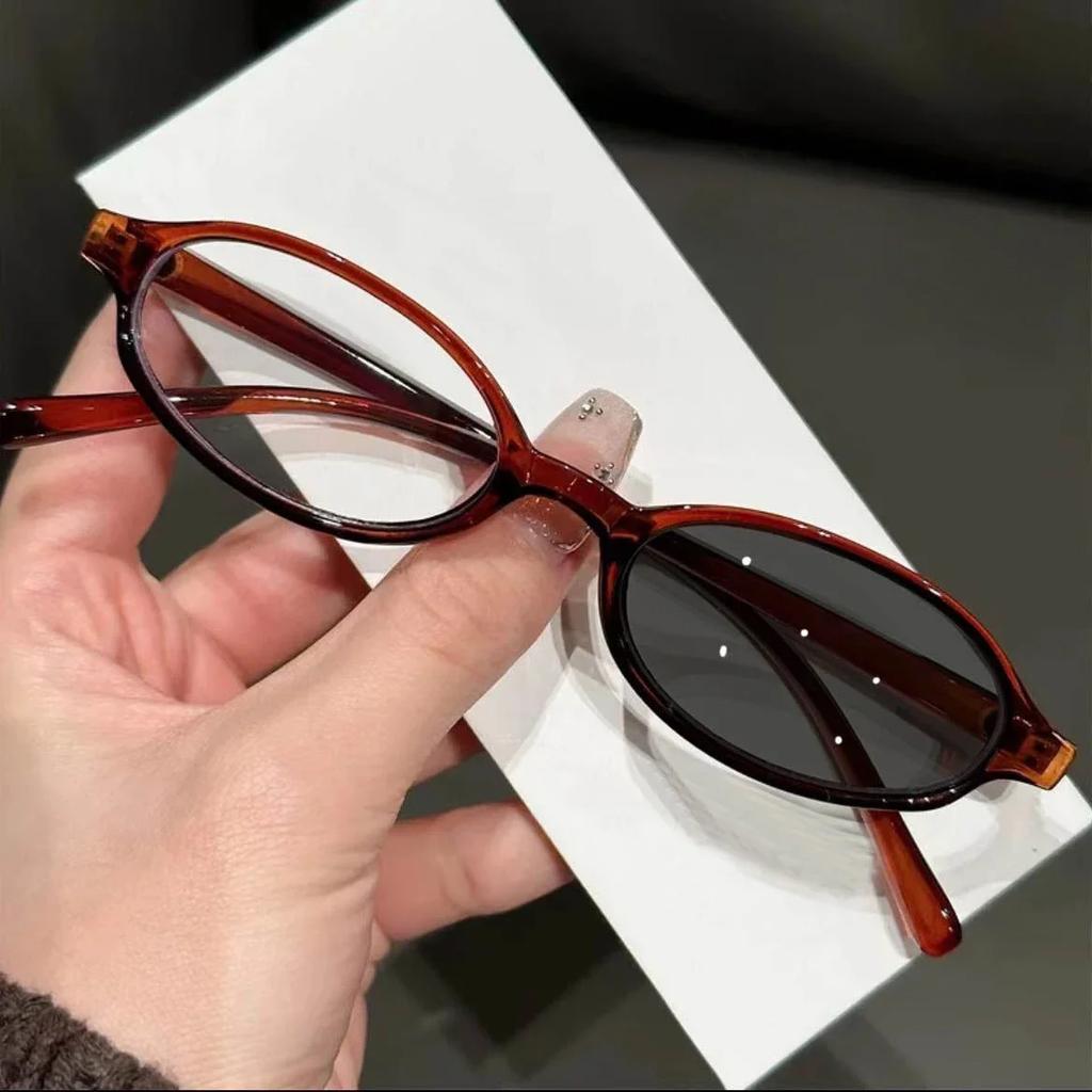 Color Changing Outdoor Eyeglasses Spicy Girl Style Photochromic Myopia Glasses Super Light Small Frame Near Sight Glasses