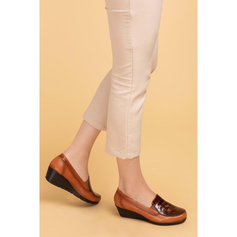 Женские повседневные туфли на танкетке из натуральной кожи на каблуке