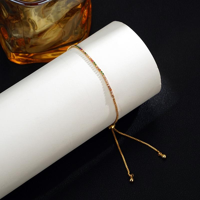 Изысканный браслет с паве из цирконов с золотым покрытием и усовершенствованной выдвижной конструкцией