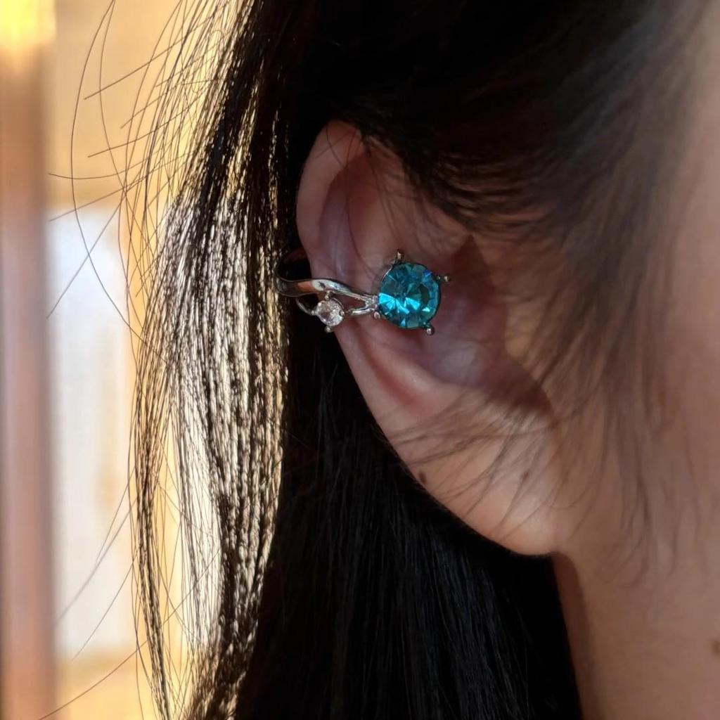 Женская классная голубая циркониевая сережка-клипса: Уникальные высококачественные серьги с уникальным дизайном и неповторимым стилем