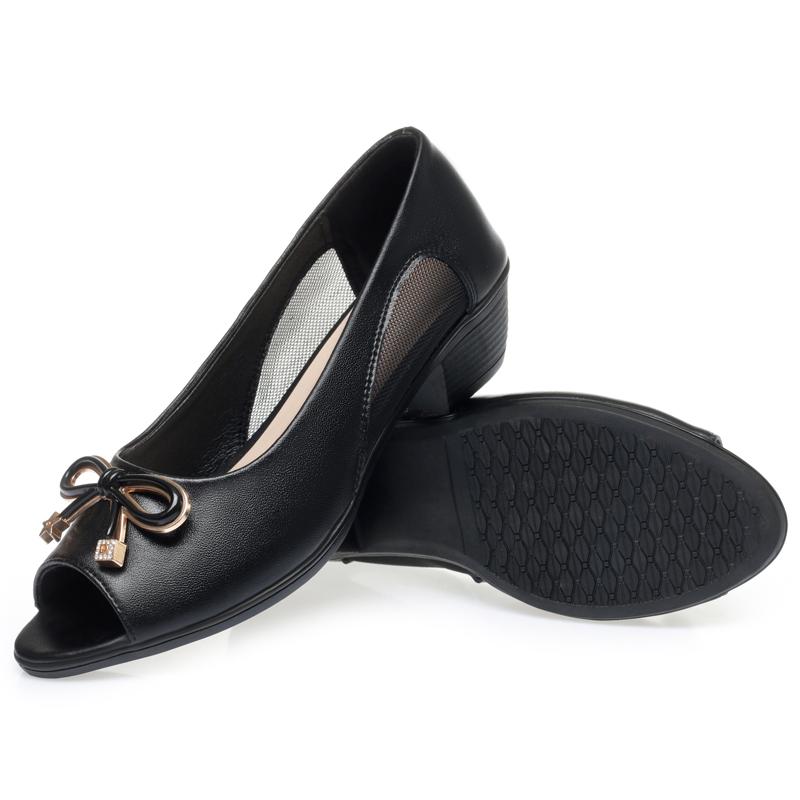 Женские босоножки из натуральной кожи на низком каблуке