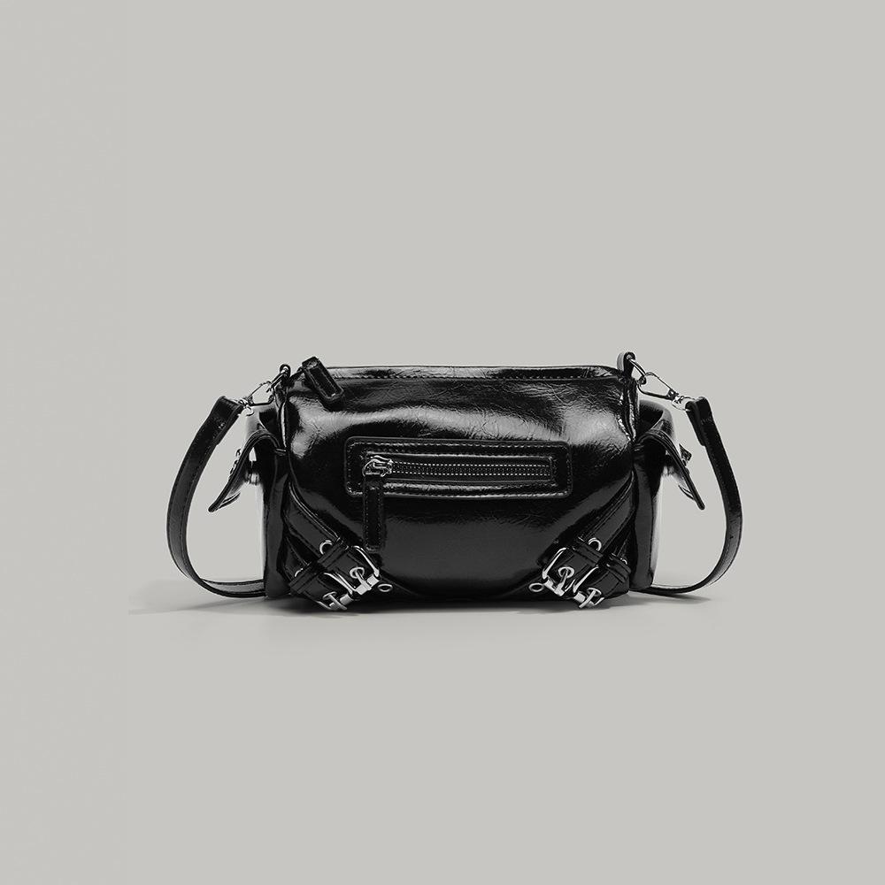 Korean niche design studded biker bag 2025 new trendy cool fashion hot girl shoulder bag with a high-end feel crossbody bag