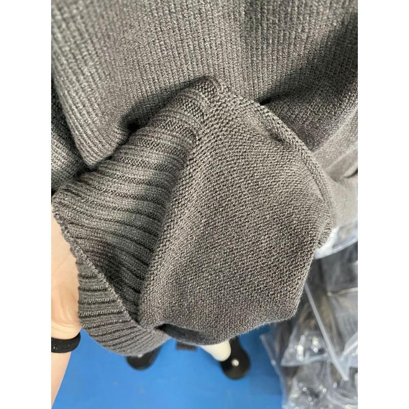 Женский рваный свитер с круглым вырезом