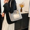 Summer Handbag 2025 New Fashionable Plaid Shoulder Armpit Bag Casual Class Commuter Tote Bag