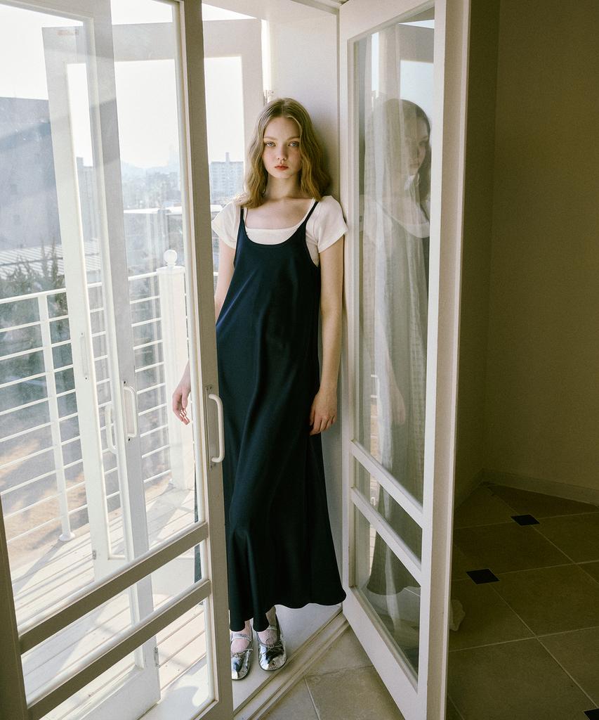 Green Butter Silky U-Neck Dress (Navy)