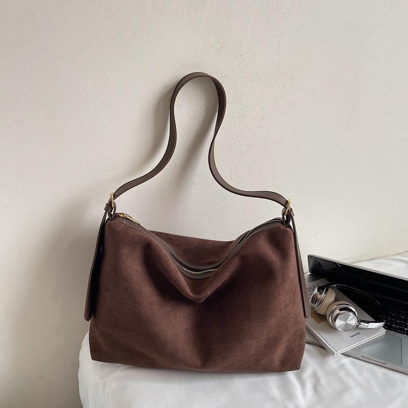 Замшевая сумка женская большой вместимости 2025 новая осенне-зимняя матовая ретро сумка-мессенджер повседневная сумка-тоут для поездок на работу