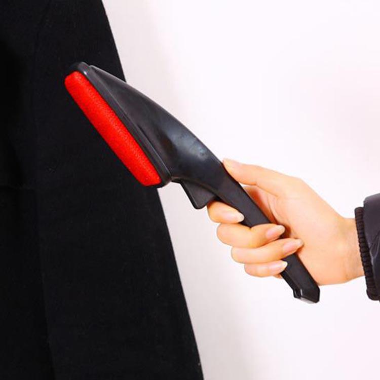 Одежда может вращаться щетка для сухой чистки, щетка для удаления ворса с свитера вращается электростатическая щетка, липкая щетка, щетка с наклейками