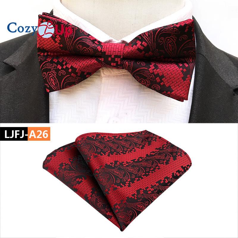 Костюм-двойка с галстуком-бабочкой и нагрудным платком с узором пейсли