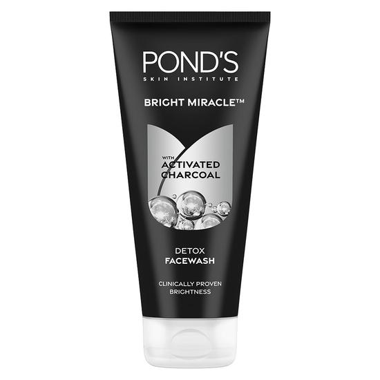 POND'S Средство для умывания Pure Detox 200 г | Ежедневное отшелушивающее и осветляющее очищающее средство | Глубоко очищает жирную кожу - с активированным углем для свежести |