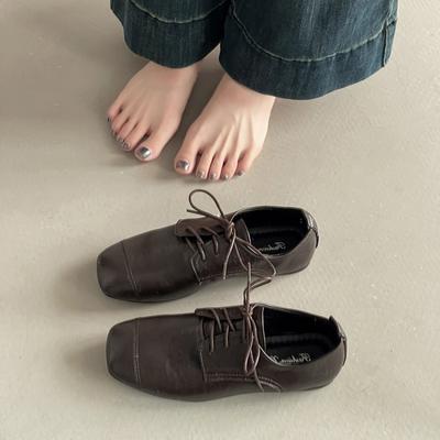 Модные универсальные ретро туфли на шнуровке с квадратным носком и тонкой плоской подошвой, маленькие кожаные туфли для женщин, лето 2025, новая коллекция, однотонные простые одинарные туфли