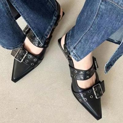 Женские сандалии Лето 2024 Новые сексуальные заостренные панк-стиль с пряжкой на низком каблуке Zapatillas Mujer Уличные однотонные простые сандалии