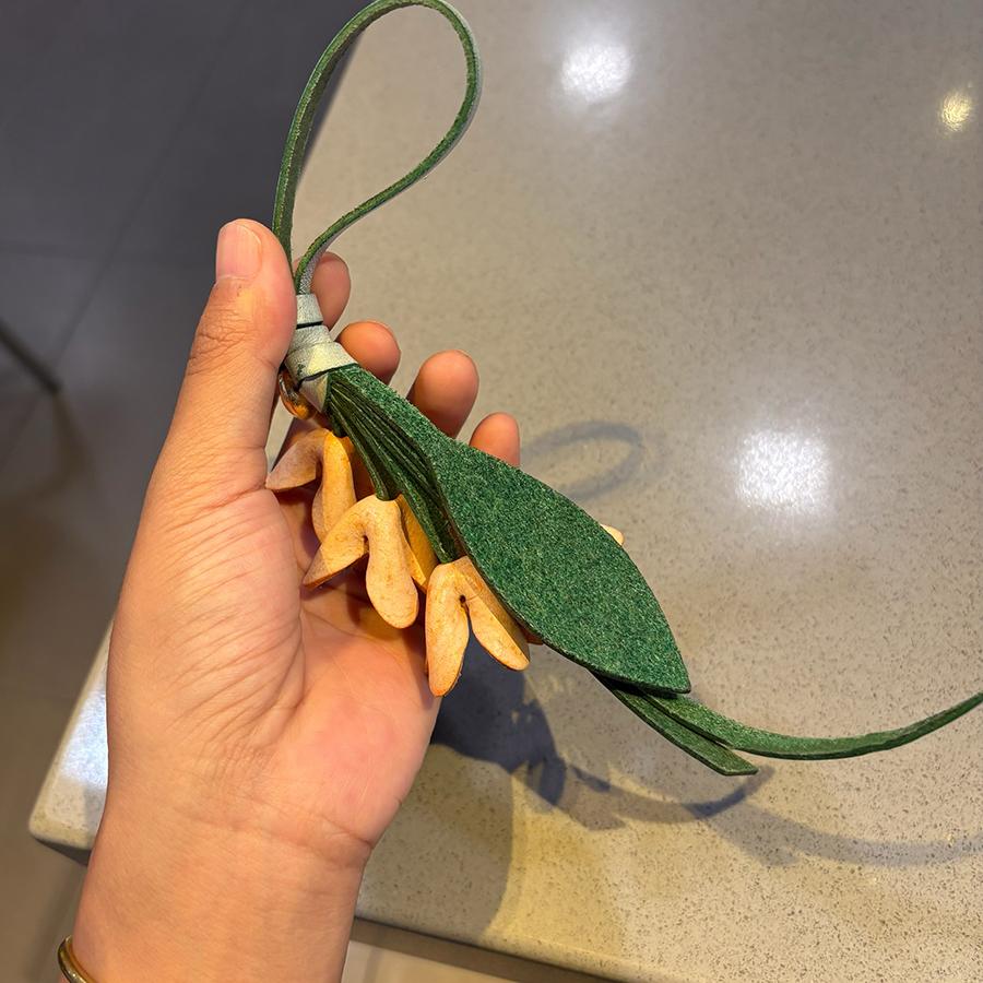 Шарм для сумки в форме цветка из натуральной кожи, шнурок из коровьей кожи, женский кулон для сумки-тюльпана, брелок для ключей автомобиля, аксессуары с ручным плетением