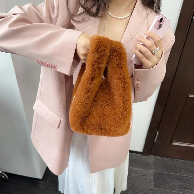 Fluffy Faux Mink Fur Bag Winter Tote Bags for Women Handbags Soft Warm Wrist Bag Chains Shoulder Crossbody Bags Mini Clutch