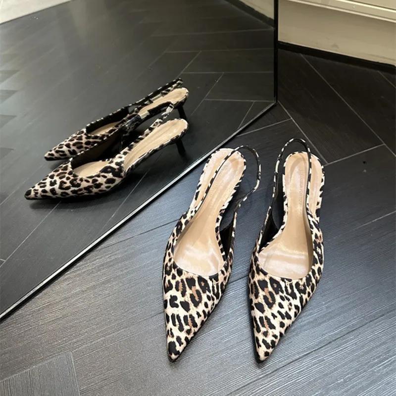 Мода 2024 года, осенние туфли-лодочки с острым носком из сатина для женщин, сексуальные туфли-мюли на тонком высоком каблуке, закрытые туфли-лодочки с застежкой-молнией, платье-босоножки на высоком каблуке