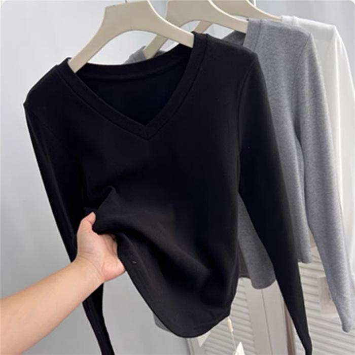 Мягкий и пушистый короткий свитер с осенне-зимним начесом мехом. Простая футболка с V-образным вырезом и длинными рукавами. Женская облегающая и утягивающая рубашка.