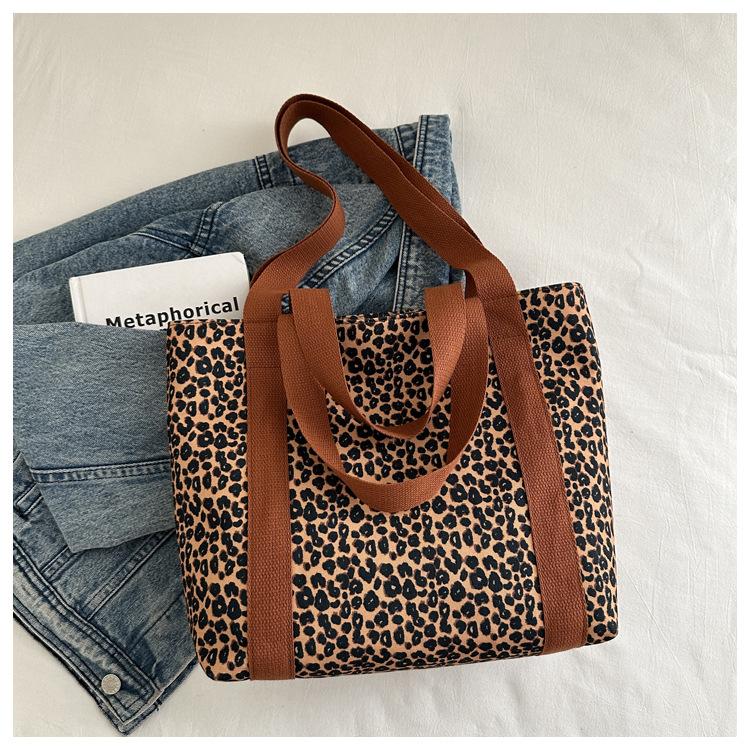 Сумка через плечо в иностранном стиле для литературных и художественных студентов, вместительная, с леопардовым принтом, персонализированная, трендовая, женская сумка