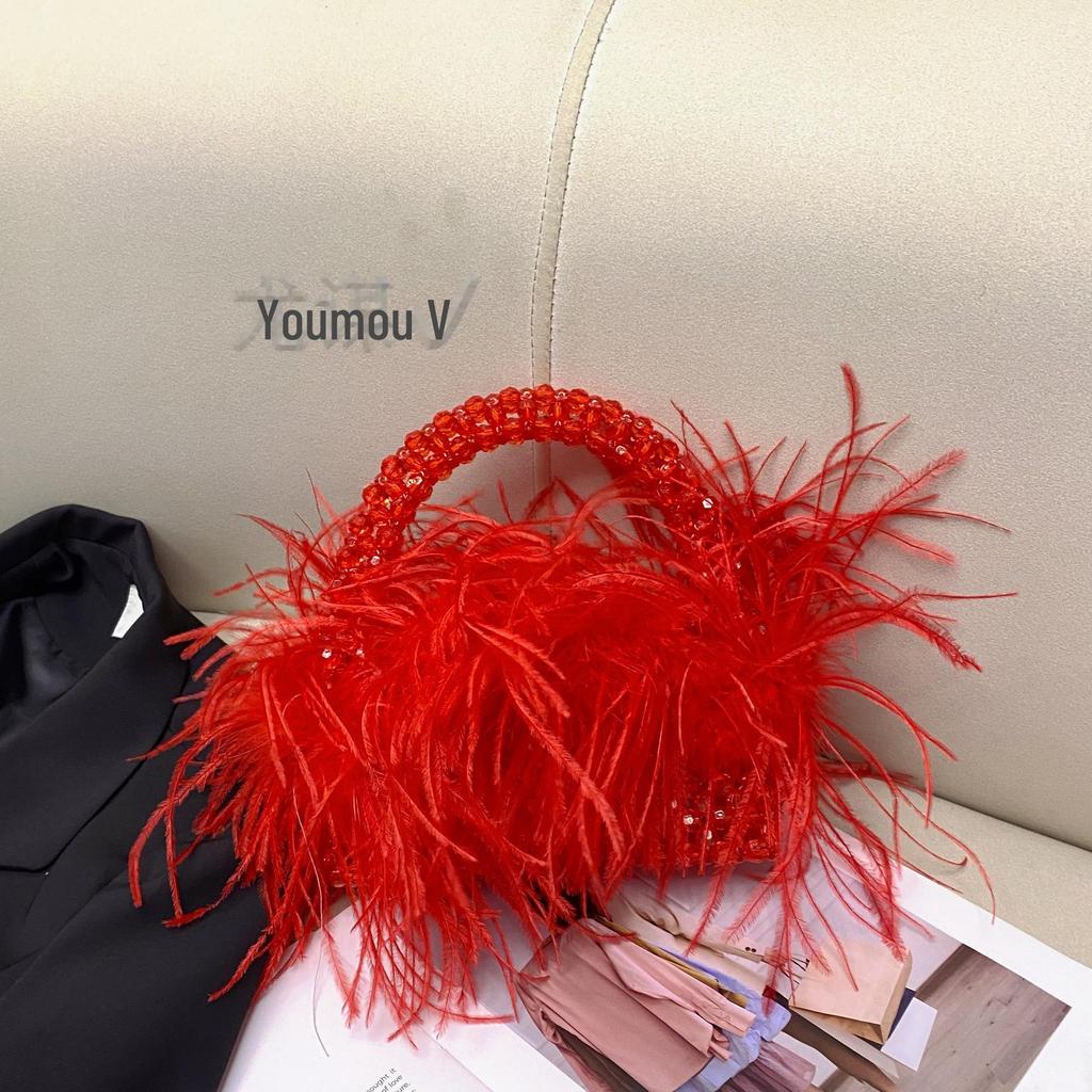 Роскошная сумочка с бисером из перьев страуса карамельного цвета