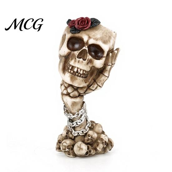Unique Flower Holder Hear No Evil, Speak See Evil Skull Vase, Resin Ornament with Retro Distressed Vase Rose Decor, Halloween Gothic Skeleton Display