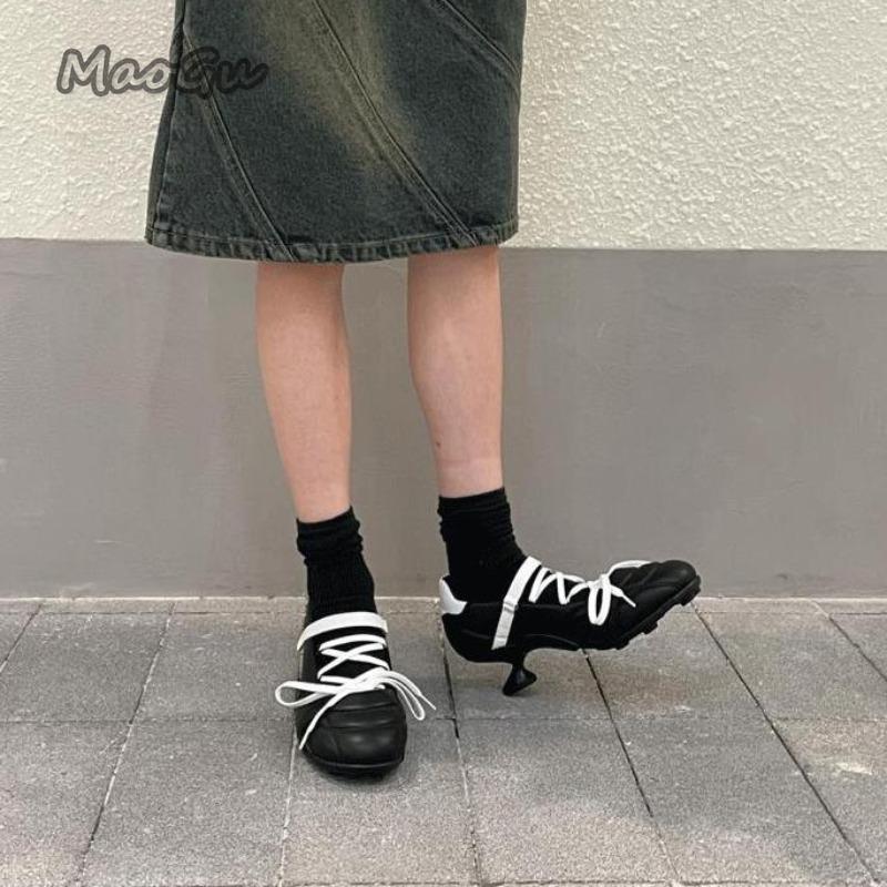 Модные туфли-балетки на шнуровке в необычном стиле для женщин, с круглым носком, удобные лоферы, нескользящие, черные, серебристые, легкие туфли-лодочки на среднем каблуке, размер 39