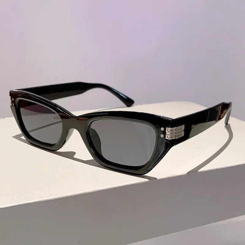Small Frame Cat Eye Sunglasses Women For Men Luxury Brand Designer Sun Glasses Vintage Punk Rivet Popular Hip Hop Eyeglasses