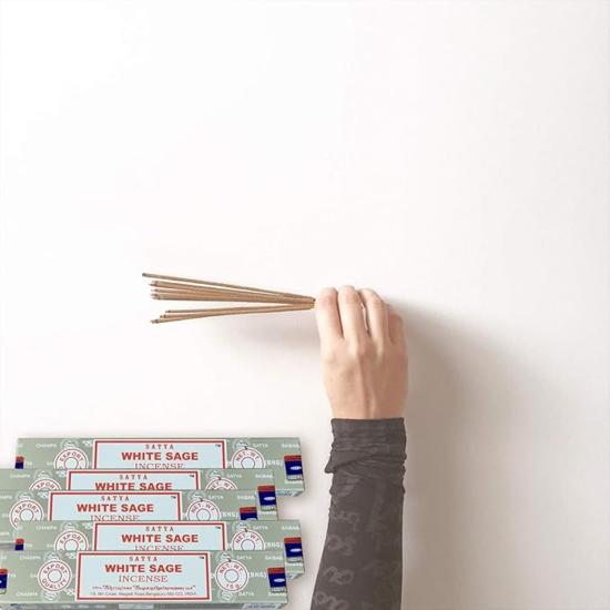 Satya Ароматические палочки Nag Champa White sage Agarbatti, коробка 180 грамм | 12 упаковок по 15 грамм в коробке | Экспортное качество