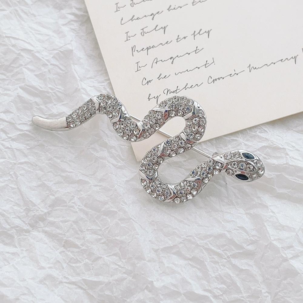Unique Design Silver Color Snake Brooches for Women Men Unisex Full of Rhinestone Metal Snake Animal Luxury Pins Badge Jewelry