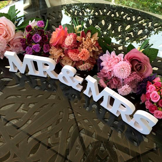 Белые знаки мистера и миссис свадебные буквы украшения отдельно стоящие романтические украшения стола