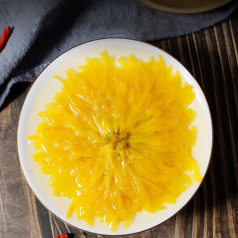 Отличительные сорта чая: Тегуаньинь, молочный улун, хризантема, пуэр, лотос, печеночный чай, черный улун, обжаренный на углях