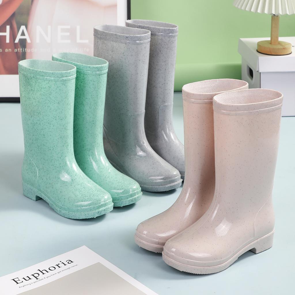 High tube agricultural women's rain shoes medium tube beef tendon sole wear-resistant long tube rain boots kitchen oil-proof acid