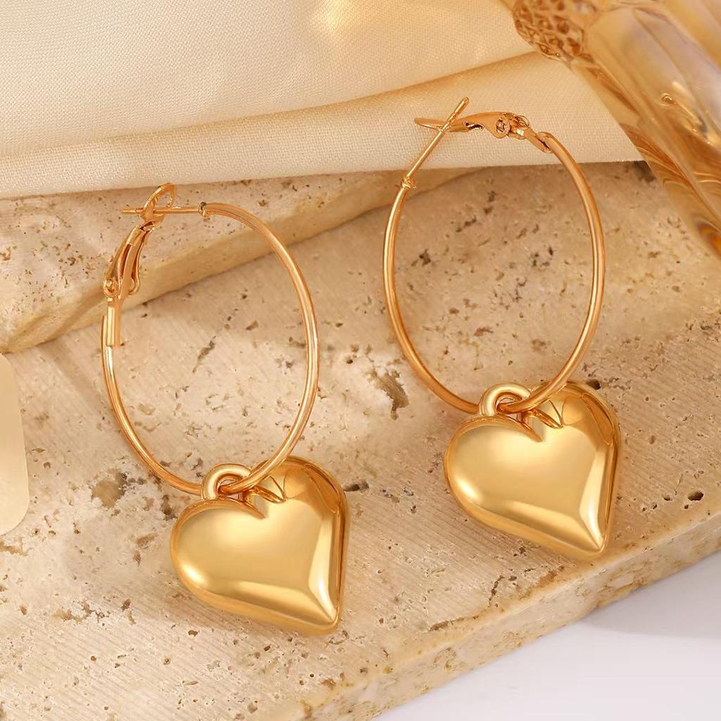 Модные трехмерные серьги-сердечки для женщин