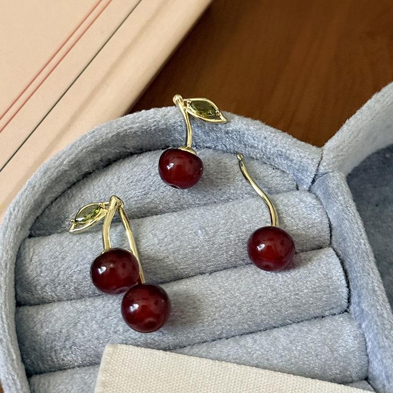 Серебряные серьги-гвоздики с цирконами и вишнями - Высококачественные, в стиле легкой роскоши, со свежим, милым дизайном