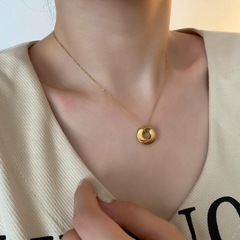 Женское колье с подвеской в виде скрученного элемента, 2024: Прочная титановая сталь, не тускнеет, универсальный стиль высокого класса