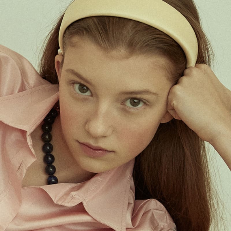 Кремово-желтая атласная повязка на голову Elizabeth Moments