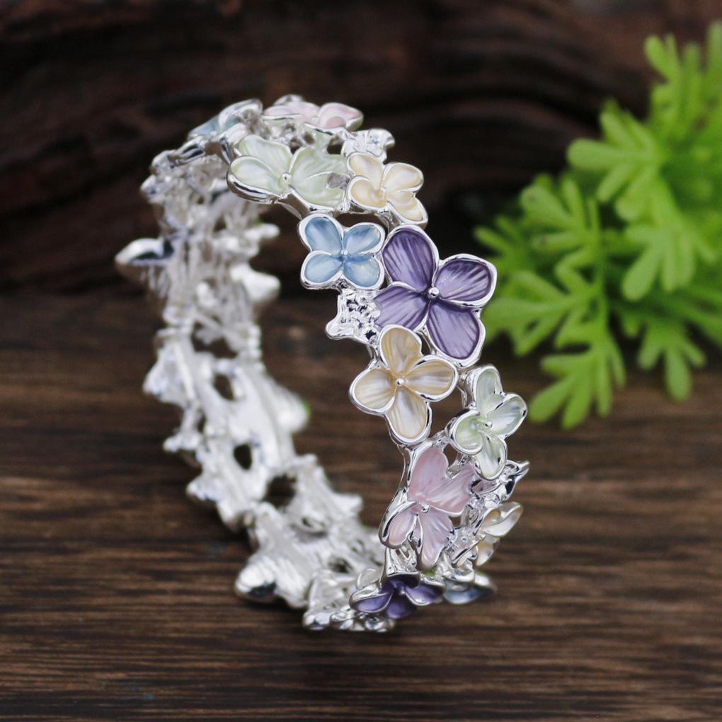 Delicate Adjustable Cherry Blossom Design Stretchy Bracelet Gold Tone Alloy Enamel Crafted Durable Everyday Fashion Wear