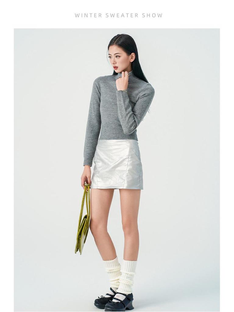 Women's Short Slim-Fit Gray Wool Turtleneck Sweater - Elegant Autumn/Winter Knitwear