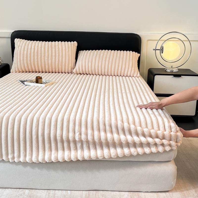 2026 New Rabbit Rabbit Velvet Bedsheet Cover, Single Piece, Winter Thick Milk Coral Velvet Mattress Protective Cover
